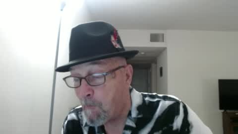 Snapshot of pipewizard chatting on 02.06.25 pipewizard online show from 02.06.25