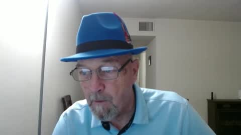 Snapshot of pipewizard chatting on 03.10.25 pipewizard online show from 03.10.25
