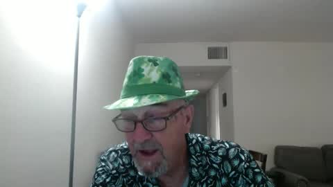 Snapshot of pipewizard chatting on 09.10.25 pipewizard online show from 09.10.25