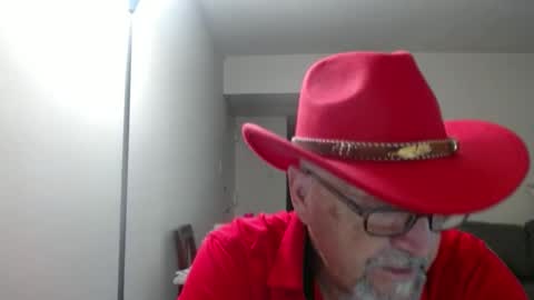 Snapshot of pipewizard chatting on 10.06.25 pipewizard online show from 10.06.25