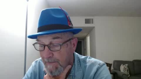 Snapshot of pipewizard chatting on 11.12.25 pipewizard online show from 11.12.25