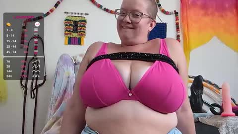 Em online show from 10.10.25