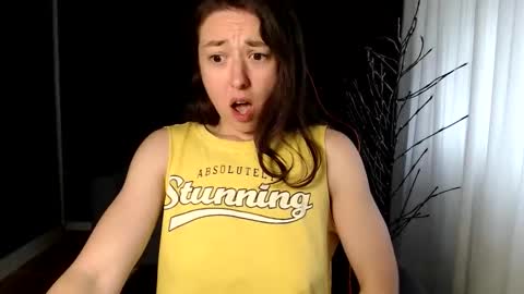 piscesgirl06 online show from 10.27.25