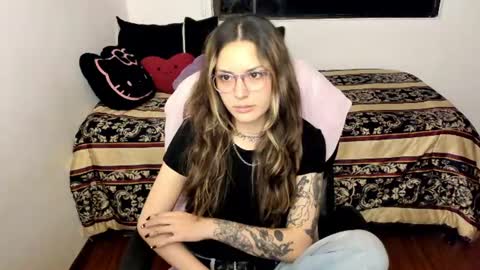 Snapshot of pixiedaemon chatting on 06.19.26 pixie online show from 06.19.26