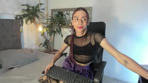 Snapshot of pixy_20 chatting on 12.12.24 cris online show from 12.12.24