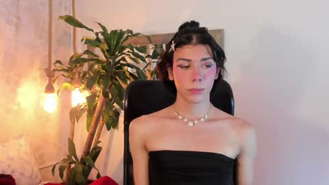 Snapshot of pixy_20 chatting on 01.18.25 cris online show from 01.18.25