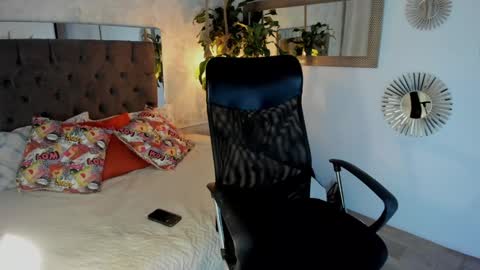 Snapshot of pixy_20 chatting on 01.31.25 cris online show from 01.31.25