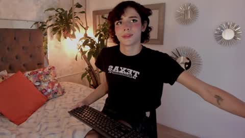 Snapshot of pixy_20 chatting on 02.05.25 cris online show from 02.05.25