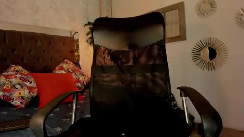 Snapshot of pixy_20 chatting on 02.22.25 cris online show from 02.22.25