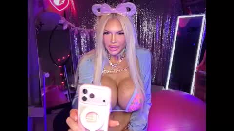 Snapshot of plasticfuckdoll chatting on 05.02.26 Dumb bimbo fuck doll online show from 05.02.26