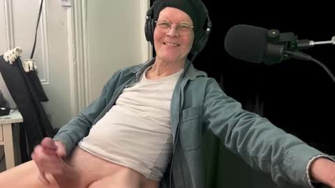 Snapshot of playdayfunshow chatting on 02.15.25 STC online show from 02.15.25