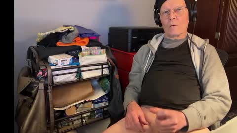 Snapshot of playdayfunshow chatting on 03.08.25 STC online show from 03.08.25