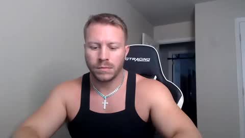 Snapshot of player2pawns chatting on 10.12.25 Player online show from 10.12.25