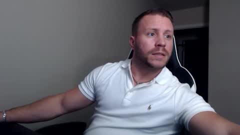 Snapshot of player2pawns chatting on 10.16.25 Player online show from 10.16.25