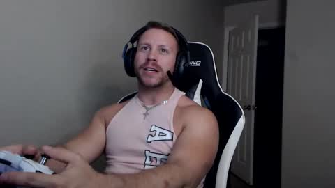 Snapshot of player2pawns chatting on 10.18.25 Player online show from 10.18.25