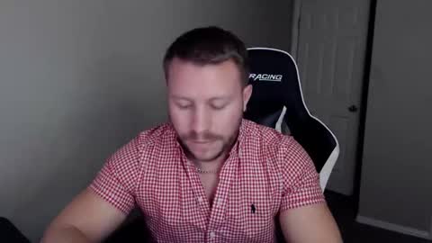 Snapshot of player2pawns chatting on 10.22.25 Player online show from 10.22.25