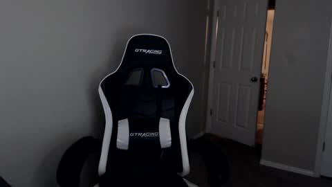 Snapshot of player2pawns chatting on 10.23.25 Player online show from 10.23.25