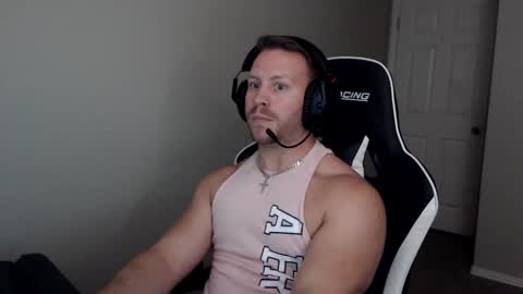 Snapshot of player2pawns chatting on 10.28.25 Player online show from 10.28.25