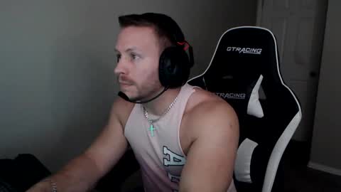 Snapshot of player2pawns chatting on 10.29.25 Player online show from 10.29.25