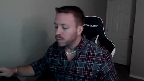 Snapshot of player2pawns chatting on 10.30.25 Player online show from 10.30.25