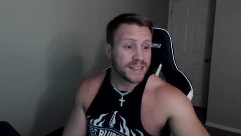 Snapshot of player2pawns chatting on 10.31.25 Player online show from 10.31.25