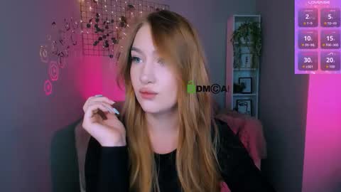 Snapshot of playful_sophie chatting on 10.02.25 Sophie online show from 10.02.25