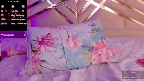 Snapshot of playfulcurvymommy chatting on 09.19.25 Scarlett online show from 09.19.25