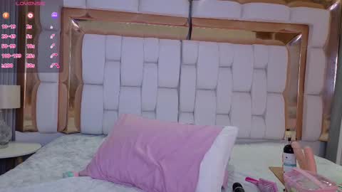 Snapshot of playfulcurvymommy chatting on 09.21.25 Scarlett online show from 09.21.25