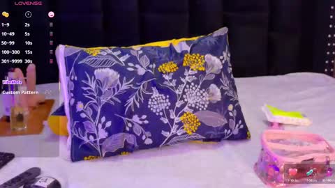 Snapshot of playfulcurvymommy chatting on 09.28.25 Scarlett online show from 09.28.25