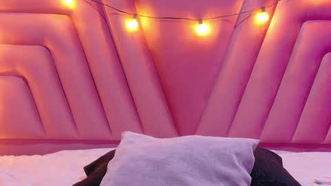 Snapshot of playfulcurvymommy chatting on 10.05.25 Scarlett online show from 10.05.25