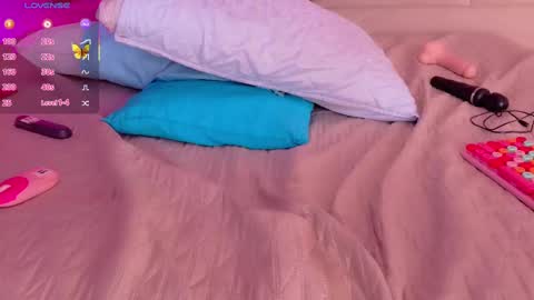 Snapshot of playfulcurvymommy chatting on 10.08.25 Scarlett online show from 10.08.25