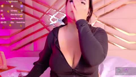 Snapshot of playfulcurvymommy chatting on 10.12.25 Scarlett online show from 10.12.25