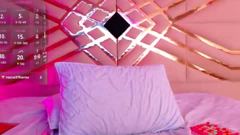 Snapshot of playfulcurvymommy chatting on 10.15.25 Scarlett online show from 10.15.25