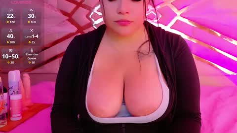Snapshot of playfulcurvymommy chatting on 10.30.25 Scarlett online show from 10.30.25