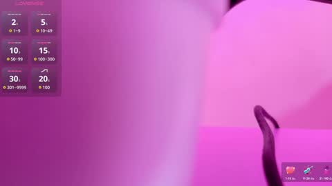 Snapshot of playfulcurvymommy chatting on 11.01.25 Scarlett online show from 11.01.25