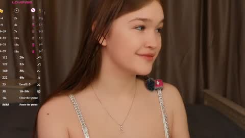 Snapshot of playfulmelly chatting on 06.11.26 Melly online show from 06.11.26