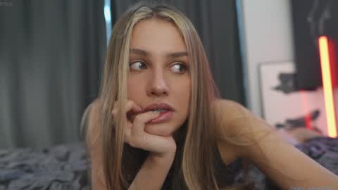 21 y.o Mila online show from 02.20.26