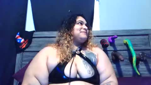 Snapshot of plushplayhouse chatting on 10.31.25 Panda baby online show from 10.31.25