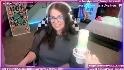 Snapshot of plutoprincess69 chatting on 09.19.25 Pluto Princess online show from 09.19.25