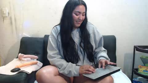 Snapshot of pocahontas_hall chatting on 01.18.25 Lily online show from 01.18.25