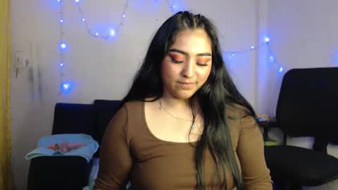 Snapshot of pocahontas_hall chatting on 02.07.25 Lily online show from 02.07.25