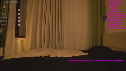 Snapshot of pocahontascb chatting on 10.26.25   online show from 10.26.25