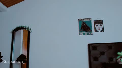 Snapshot of poeeticaa_ chatting on 01.04.25 IG ipoetica online show from 01.04.25