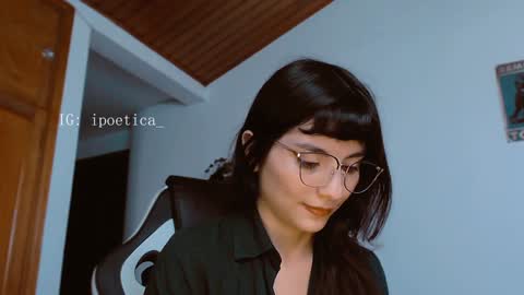 Snapshot of poeeticaa_ chatting on 01.30.25 IG ipoetica online show from 01.30.25