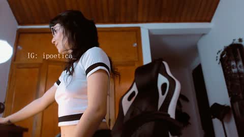 Snapshot of poeeticaa_ chatting on 02.04.25 IG ipoetica online show from 02.04.25