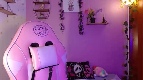 Snapshot of poison_liv chatting on 09.25.25 poison_liv online show from 09.25.25