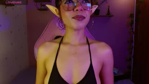 Snapshot of poison_liv chatting on 09.29.25 poison_liv online show from 09.29.25