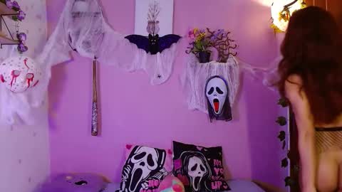 Snapshot of poison_liv chatting on 10.06.25 poison_liv online show from 10.06.25