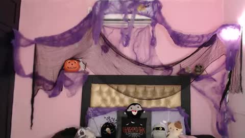 poison_pink online show from 10.18.25