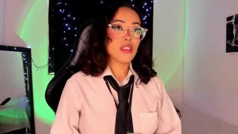 Willow                      Hours 12pm to 630pm Colombian time FRIDAY AND SUNDAY FREE DAYS online show from 01.05.25